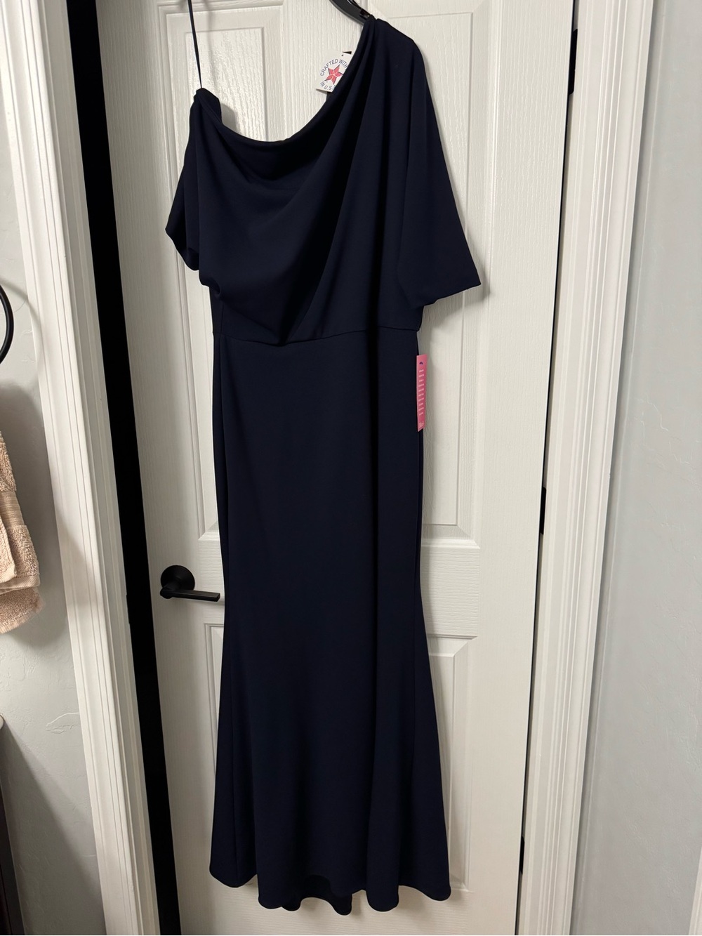 NWT Betsy & Adam Navy Off-The-Shoulder Scuba Crepe Evening Gown in Navy - Picture 3 of 7